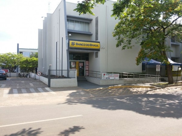 Justiça garante abono de faltas para funcionário do BB que precisa acompanhar esposa em tratamento contra o câncer