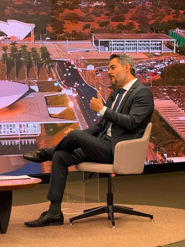 Thiago Flores propõe proibir destruição de máquinas antes de decisão judicial