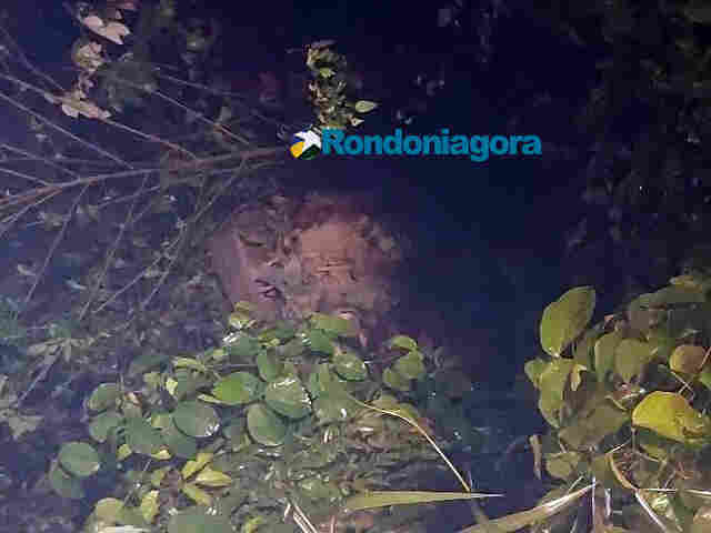 Mulher morre após carro cair ribanceira em Candeias do Jamari
