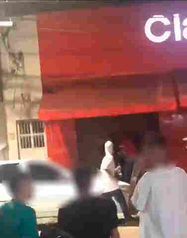 Ladrões armados saqueiam loja da Claro e fogem com 10 celulares