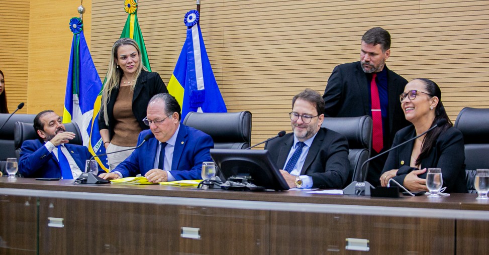 Deputados aprovam criação do auxílio-deslocamento para servidores estaduais