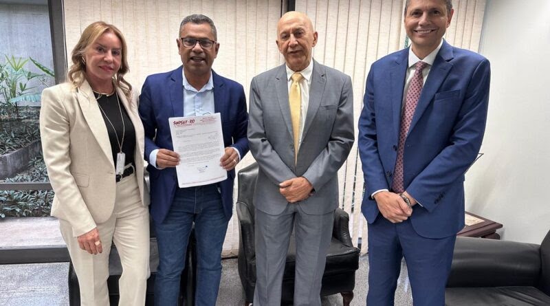 Sindsef/RO protocola parecer no gabinete do senador Confúcio Moura e busca apoio para Dedicação Exclusiva