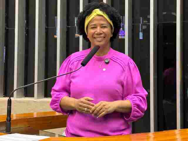 Sílvia Cristina destaca aprovação da PEC 169, que permite acumular cargo de professor com outra função