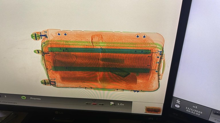 PF prende dois por tráfico de drogas no aeroporto de Manaus
