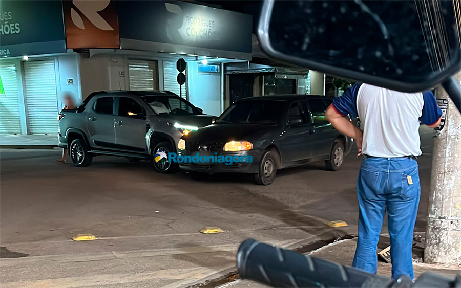 Tenente coronel do Corpo de Bombeiros fica ferido em colisão entre dois carros no centro de Porto Velho