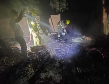 Duas crianças morrem em incêndio em casa; mãe não estava no local