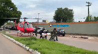 Mulher é resgatada de helicóptero após confronto durante operação em Jaci Paraná