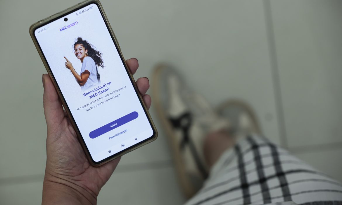 Participantes do Enem podem estudar por aplicativo do MEC