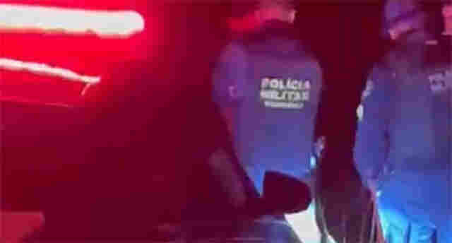 "Não recebo ordens dele": Policial e perito discutem em meio a ocorrência de morte envolvendo irmãos
