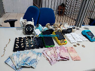 Homem é preso em distribuidora usada como fachada para venda de drogas na zona Leste