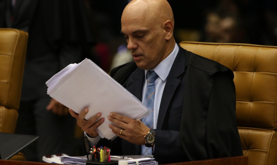 Violação de tornozeleira motivou Alexandre de Moraes a decretar prisão preventiva de Bolsonaro