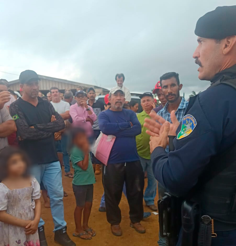 Representantes federais e famílias denunciam cerco policial em Machadinho 