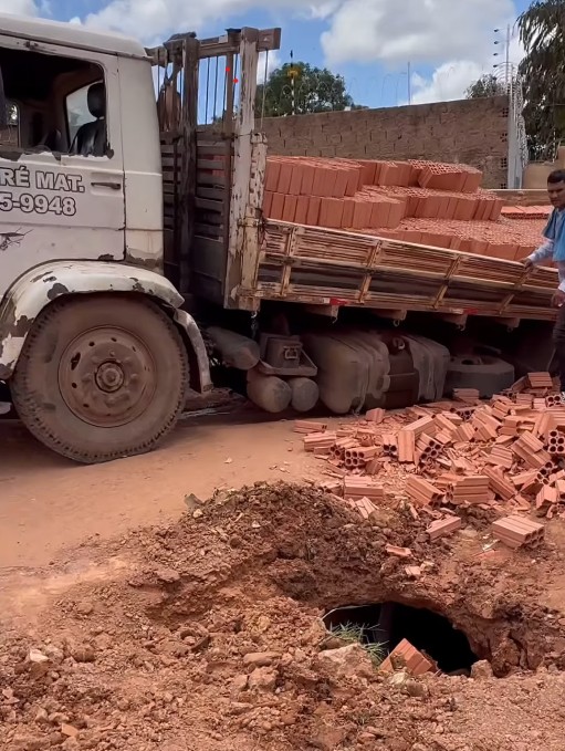 Empresa contratada pela Prefeitura faz obra mal feita e caminhão afunda no Parque Amazônico, denuncia vereador