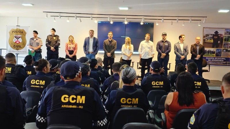 Deputado Thiago Flores apoia curso pioneiro de armamento e tiro da Guarda Municipal de Ariquemes