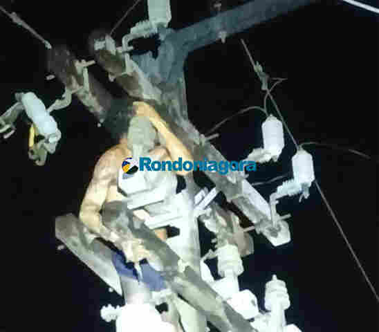 Vídeo: homem sofre descarga elétrica ao tentar furtar fios em poste na zona leste de Porto Velho