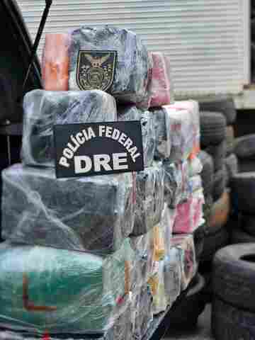 PF intercepta caminhão, prende um e apreende 110 kg de drogas na BR-364