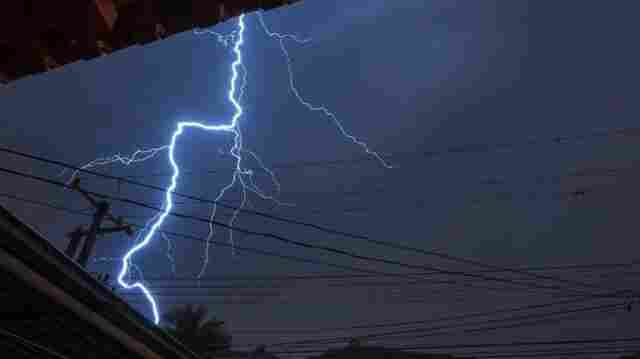 Alerta: em períodos chuvosos, população deve redobrar cuidados com a rede elétrica