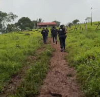 Megaoperação com mais de 200 policiais cumpre 98 ordens da Justiça contra organização criminosa ligada ao Comando Vermelho