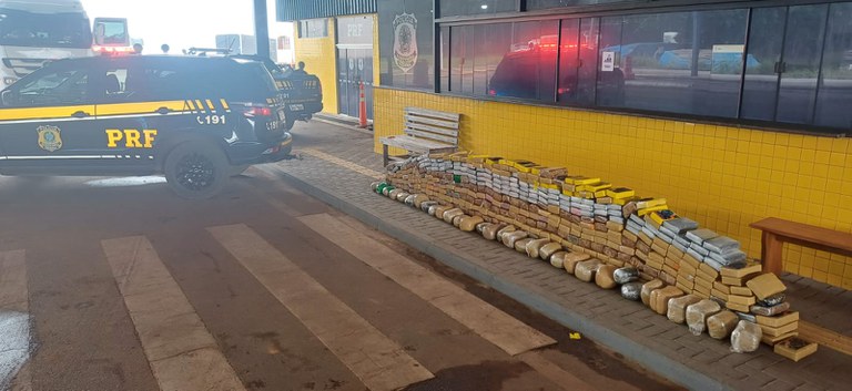 Mais de meia tonelada de drogas é interceptada pela PRF na BR-364