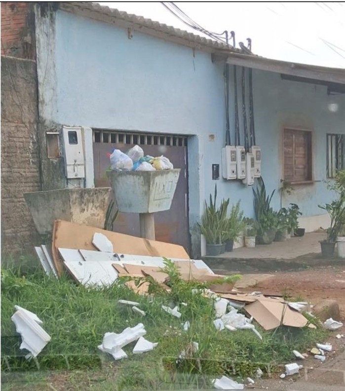 Falha na coleta deixa bairros de Porto Velho e Baixo Madeira tomados por lixo
