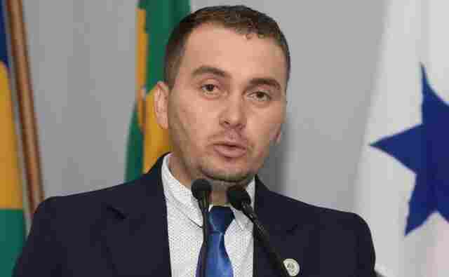 Vereador denunciado por se masturbar em público tem mandado mantido pelos colegas em Ji-Paraná