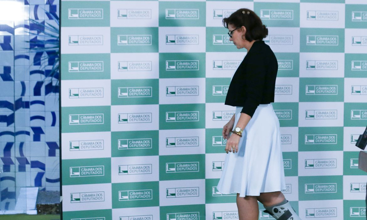 Câmara Federal rejeita cassação da deputada Carla Zambelli