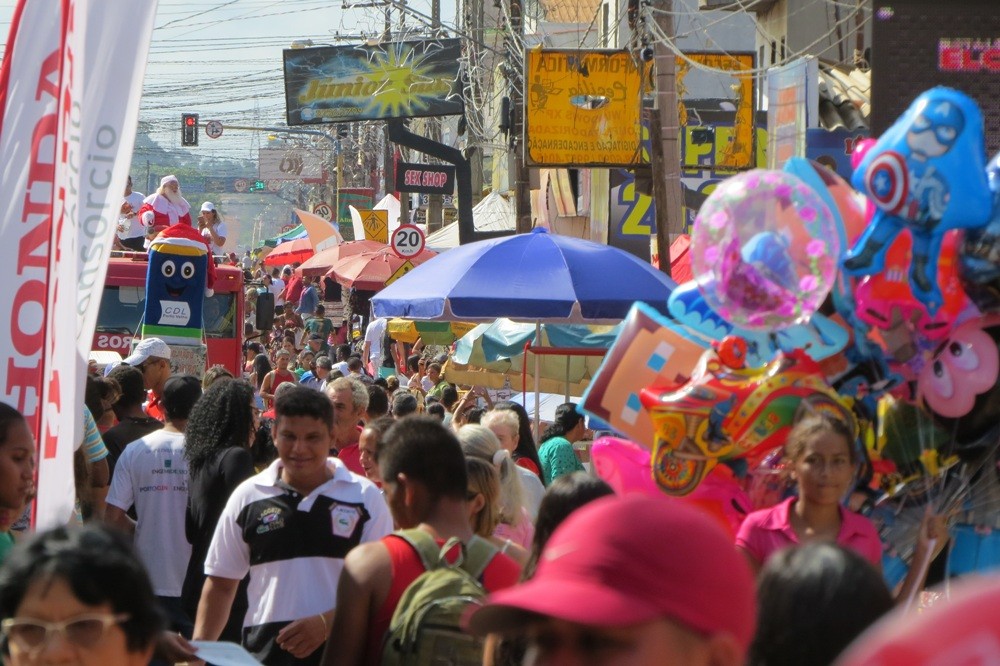 Domingão da CDL segue com programação natalina com ofertas exclusivas e lazer na avenida José Amador dos Reis