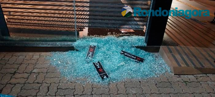 Ladrões arrombam loja e roubam 300 camisas em Porto Velho