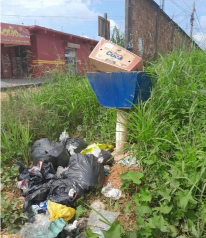 Crise na coleta de lixo se arrasta e população de Porto Velho continua convivendo com lixo na porta de casa