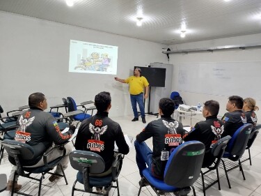 Com foco na seguran&ccedil;a vi&aacute;ria, governo de Rond&ocirc;nia promove curso de capacita&ccedil;&atilde;o para mototaxistas
