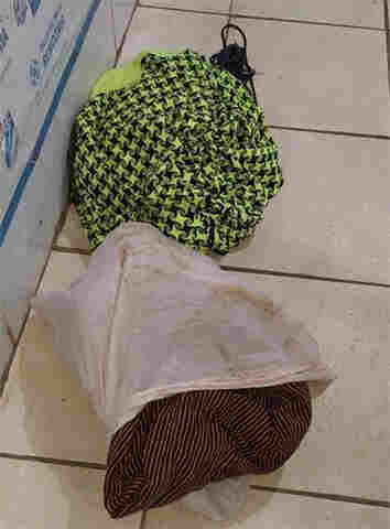 Foragido &eacute; detido por moradores tentando pular muro ap&oacute;s furto