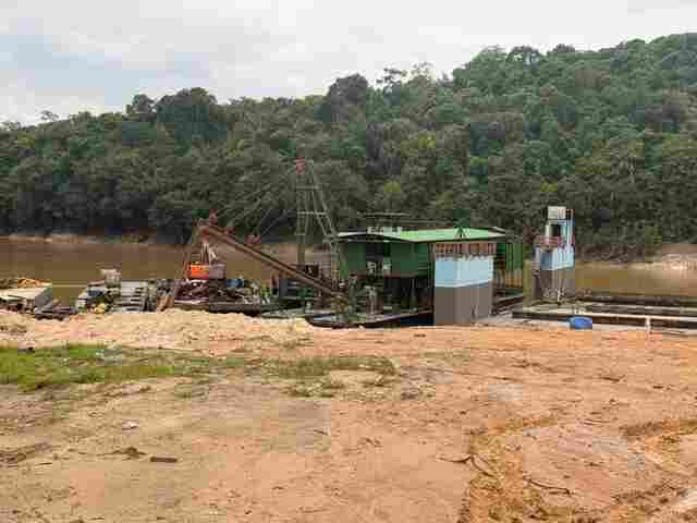 PF e PM apreendem embarca&ccedil;&otilde;es usadas no garimpo ilegal em Manaus
