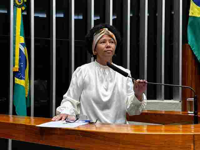 S&iacute;lvia Cristina cobra vota&ccedil;&atilde;o da PEC 101, que assegura plano de sa&uacute;de para servidores da extinta Sucam