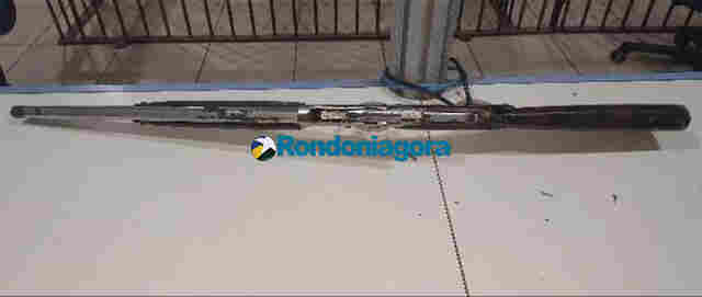 Homem b&ecirc;bado n&atilde;o gosta de ser filmado e amea&ccedil;a fam&iacute;lia com espingarda