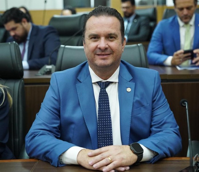 Deputado Dr. Lu&iacute;s do Hospital destina R$ 1,3 milh&atilde;o para estradas rurais de Theobroma