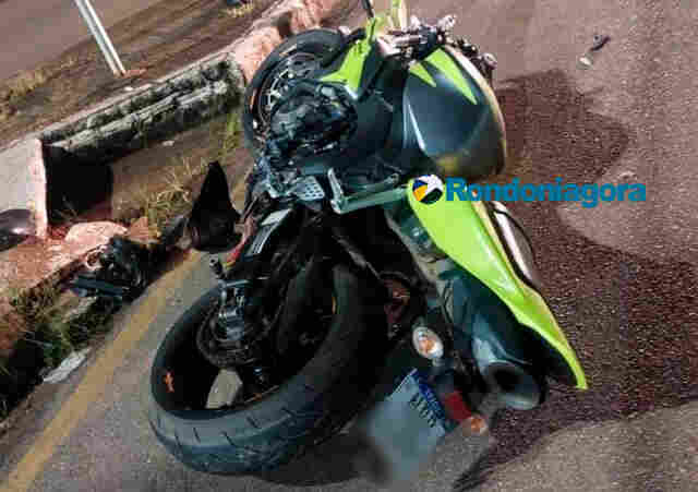 Motociclista perde controle de ve&iacute;culo e &eacute; socorrido inconsciente em Porto Velho