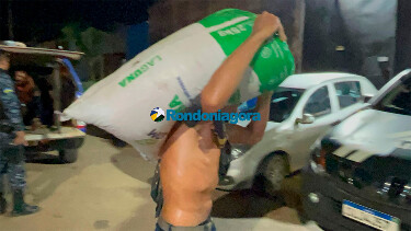 Em embarca&ccedil;&atilde;o: grupo &eacute; preso ap&oacute;s ser flagrado furtando soja de balsa no porto da capital