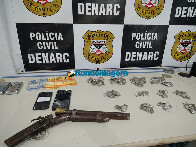 Denarc prende dois homens e apreende drogas no bairro Monte Sinai