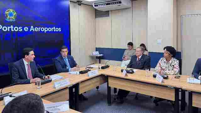 Deputada S&iacute;lvia Cristina celebra an&uacute;ncio de aumento de voos da empresa Azul para a capital e o interior