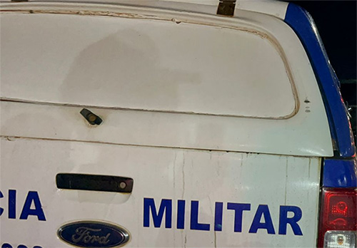 Homem &eacute; preso ap&oacute;s tentar fugir e jogar drogas em terreno baldio em Porto Velho