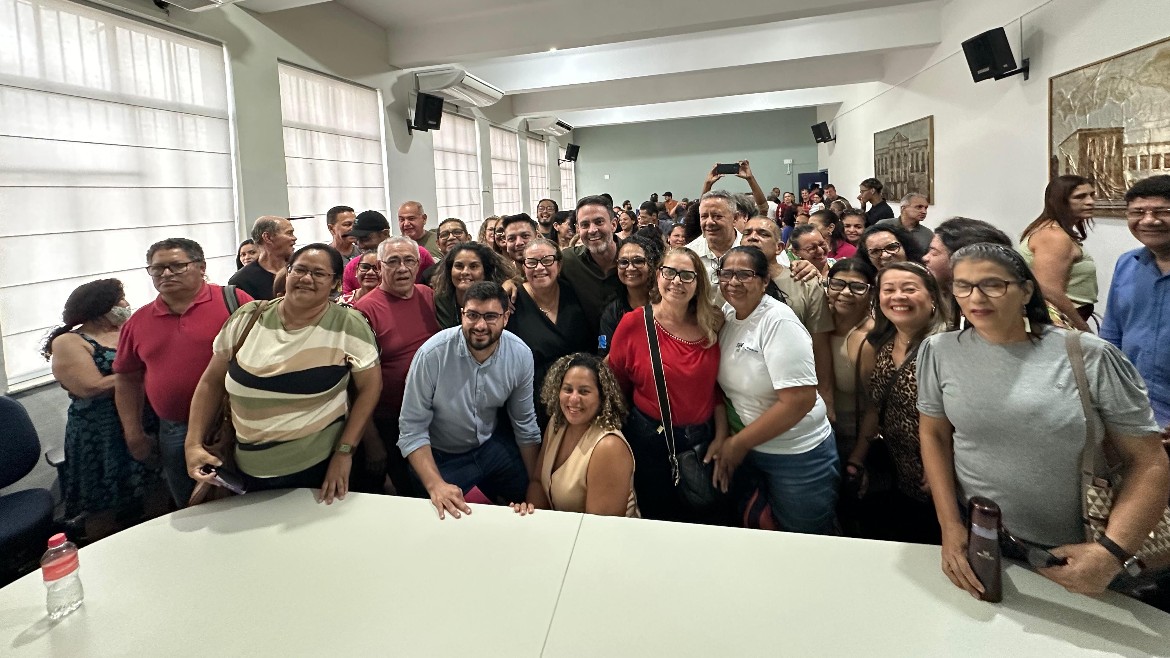 Servidores administrativos agradecem desvincula&ccedil;&atilde;o do Grupo Geral e debatem melhorias