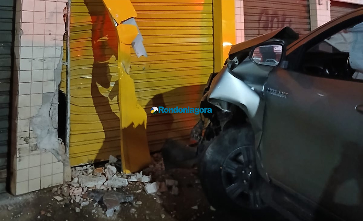 Vídeo: servidor público bêbado é preso após colidir em loja com Hilux e fugir da PM em Porto Velho