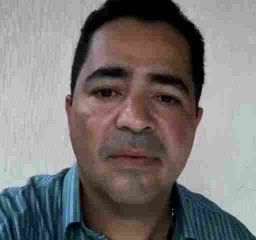 V&iacute;deo: prefeito de Presidente M&eacute;dici imobiliza homem armado com faca em frente da pr&oacute;pria casa