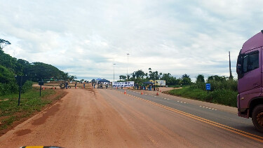 Justi&ccedil;a federal pro&iacute;be bloqueios na BR-364 e imp&otilde;e multa de R$ 100 mil por hora