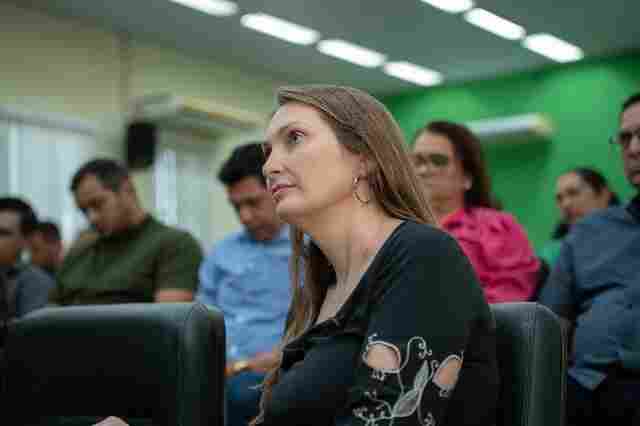 Deputada Gislaine Lebrinha destina R$ 100 mil para instrumentos musicais e material esportivo em Rolim de Moura