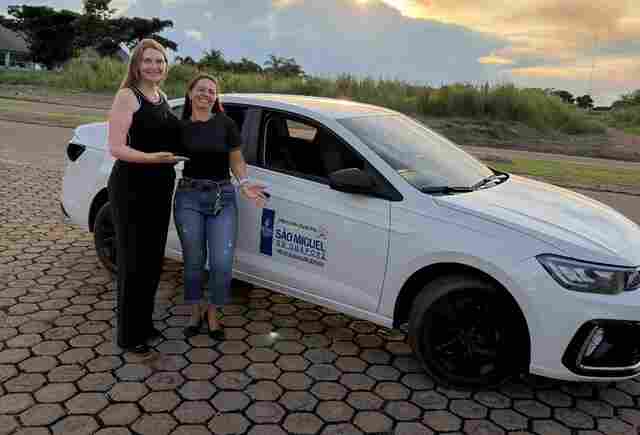 Deputada Gislaine Lebrinha entrega ve&iacute;culo para unidade de sa&uacute;de do Distrito de Santana