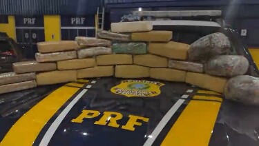 PRF apreende cerca de 25 kg de droga e prende dois motoristas de aplicativo