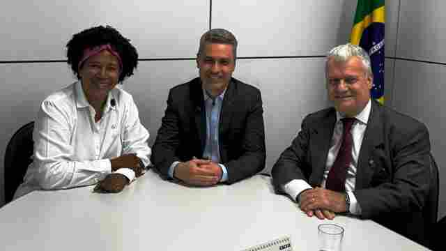 Deputada S&iacute;lvia Cristina recebe a garantia de que seguro-defeso ser&aacute; pago neste m&ecirc;s de fevereiro