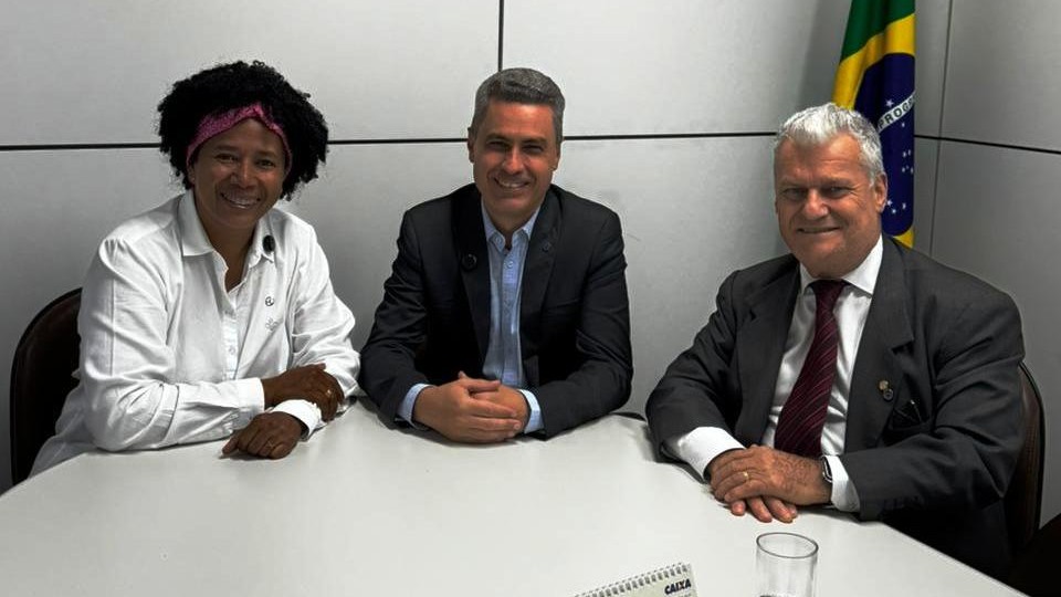 Deputada S&iacute;lvia Cristina recebe a garantia de que seguro-defeso ser&aacute; pago neste m&ecirc;s de fevereiro