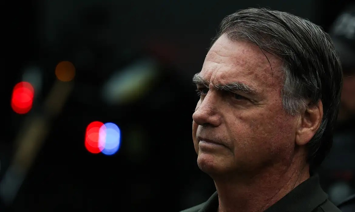 Laudo da PF descarta necessidade de hospitaliza&ccedil;&atilde;o para Bolsonaro
